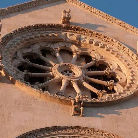 Palazzo Morola XIV Century Apartamento Giovinazzo Exterior foto