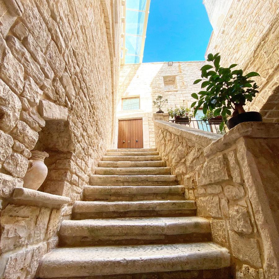 Palazzo Morola XIV Century Apartamento Giovinazzo Exterior foto