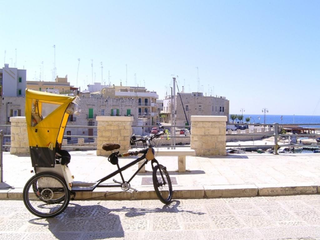 Palazzo Morola XIV Century Apartamento Giovinazzo Exterior foto