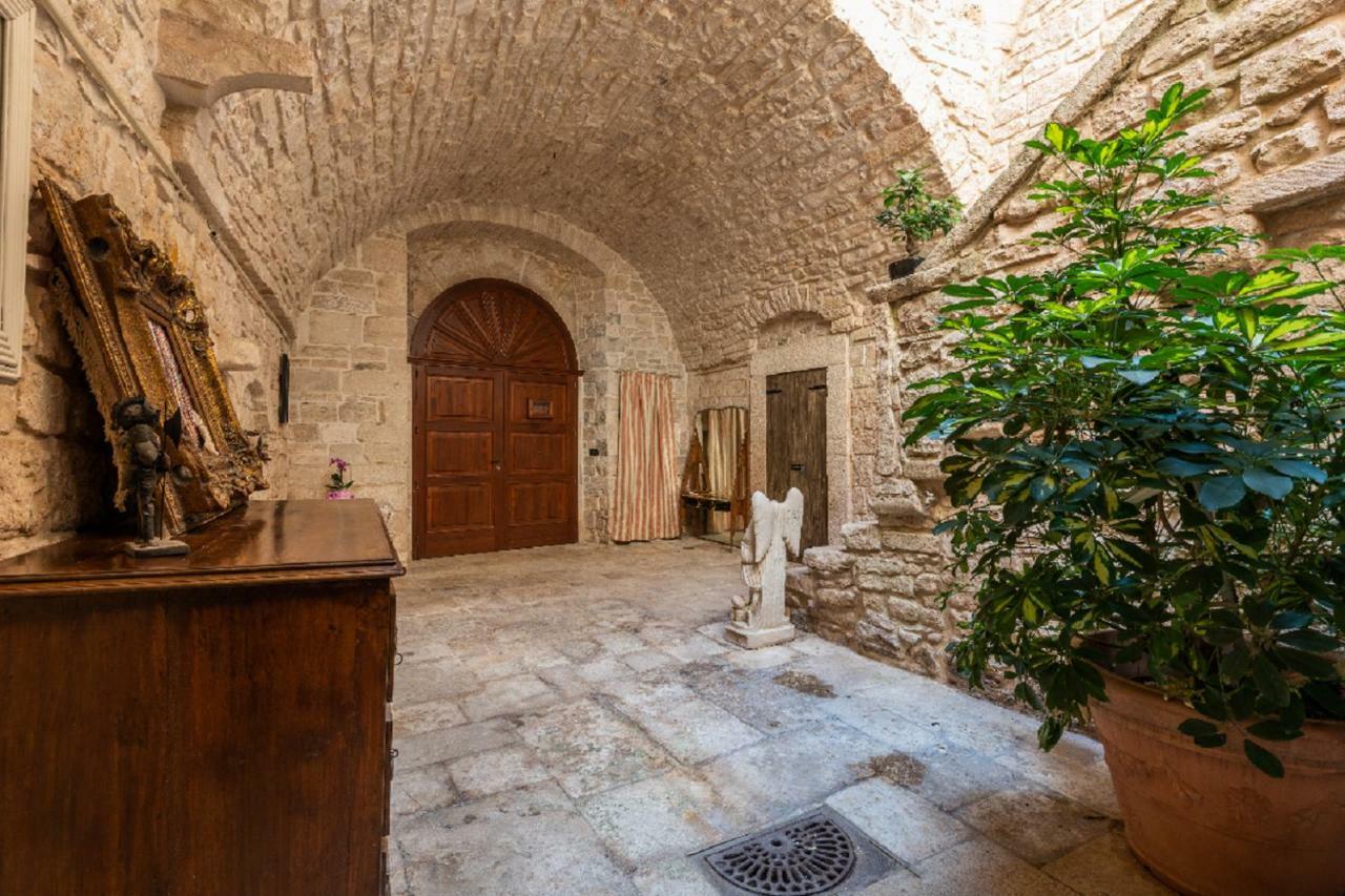 Palazzo Morola XIV Century Apartamento Giovinazzo Exterior foto